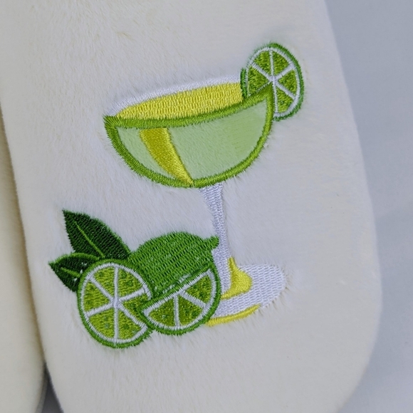 Slippers Margarita Embroidered Faux Fur Slip On Ivory M (6.5-7.5) NWT - Picture 3 of 14